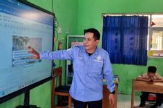 Guru Banyumas: PHTC Pemberian Smartboard Tingkatkan Partisipasi Murid
