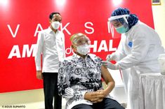 Vaksinasi Perdana untuk Pendidik dan Tenaga Kependidikan