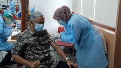 Dirjen PAUD Dasmen Disuntik Vaksin Covid-19